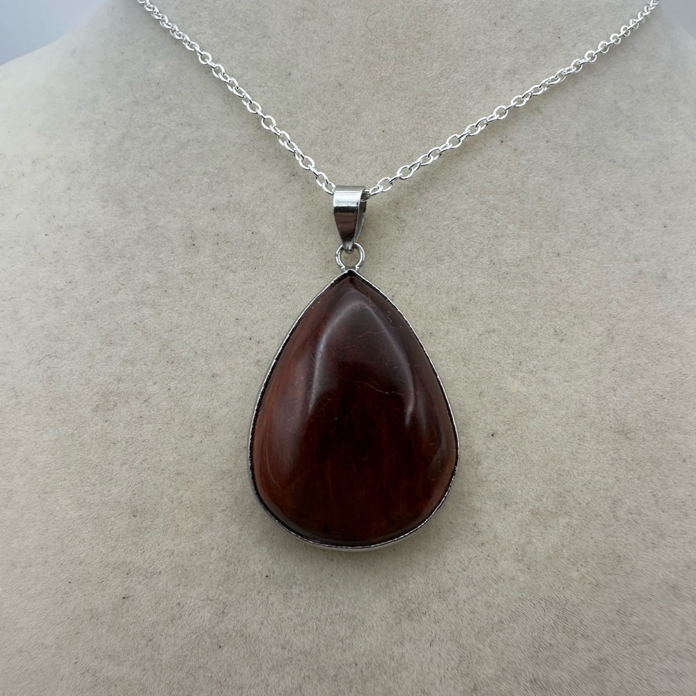 Red Tiger’s Eye Pendant Necklace on Silver Plated Box Chain - Picture 5 of 10